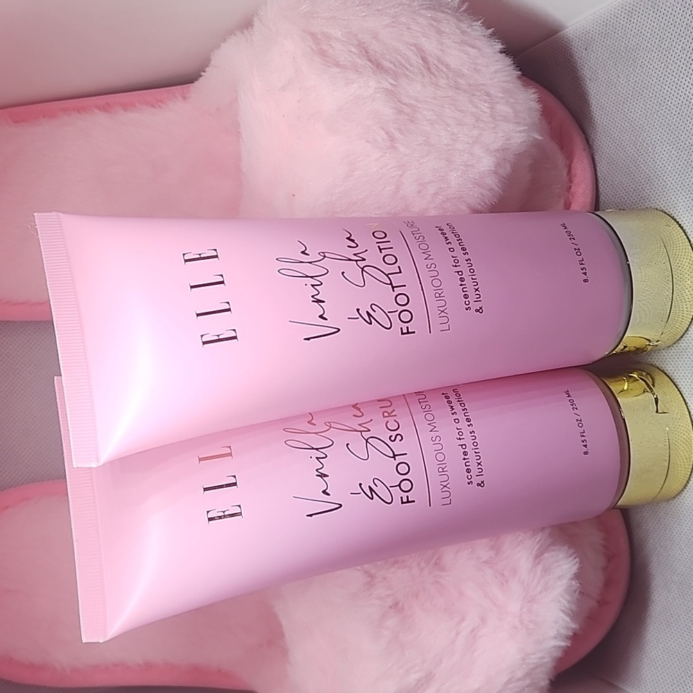 PRETTY IN PINK FUZZY SLIPPERS 💗 HEART PUFF W/ SCRUB & MOISTURIZER.